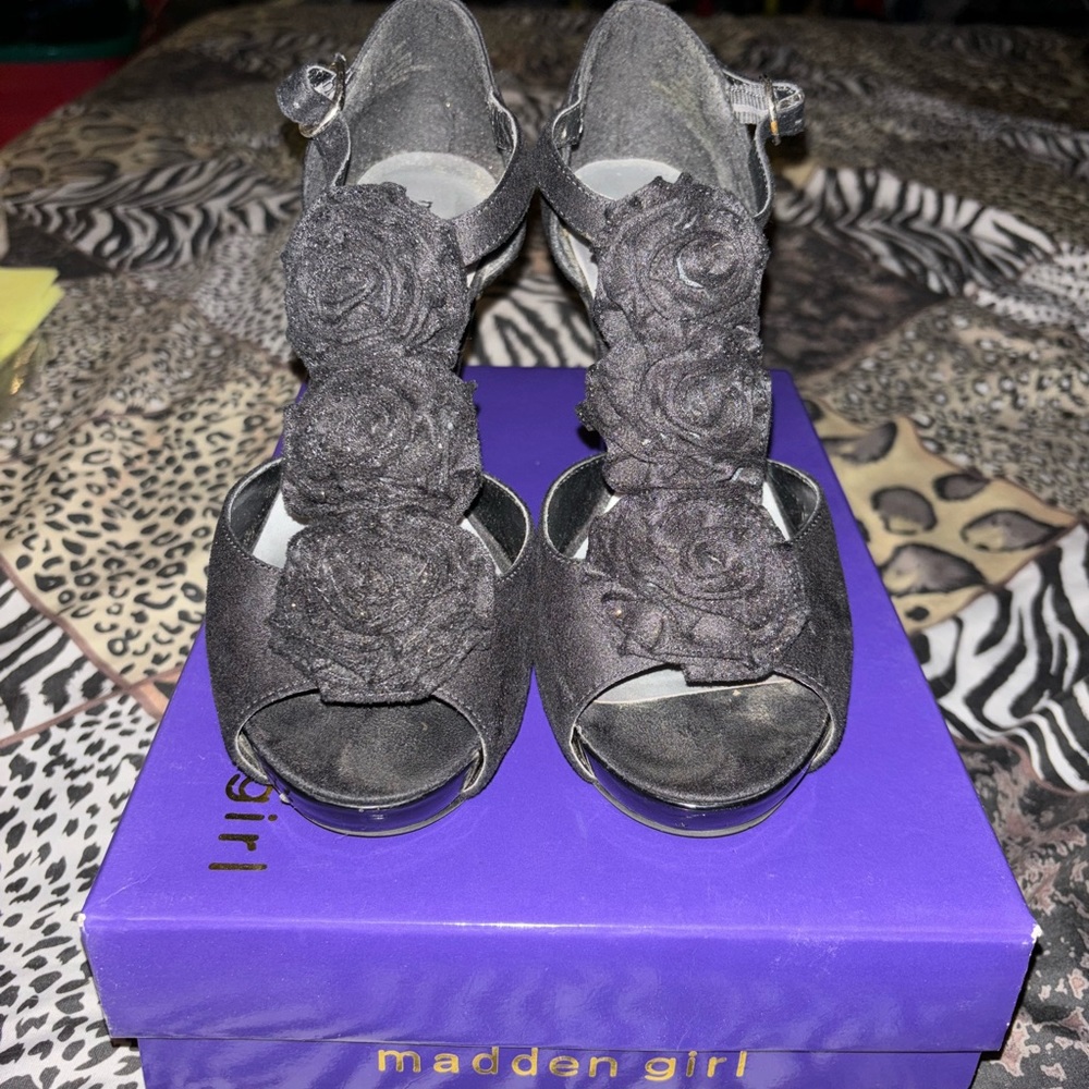 Black Flower Ruffle T strap pump (Original Box)